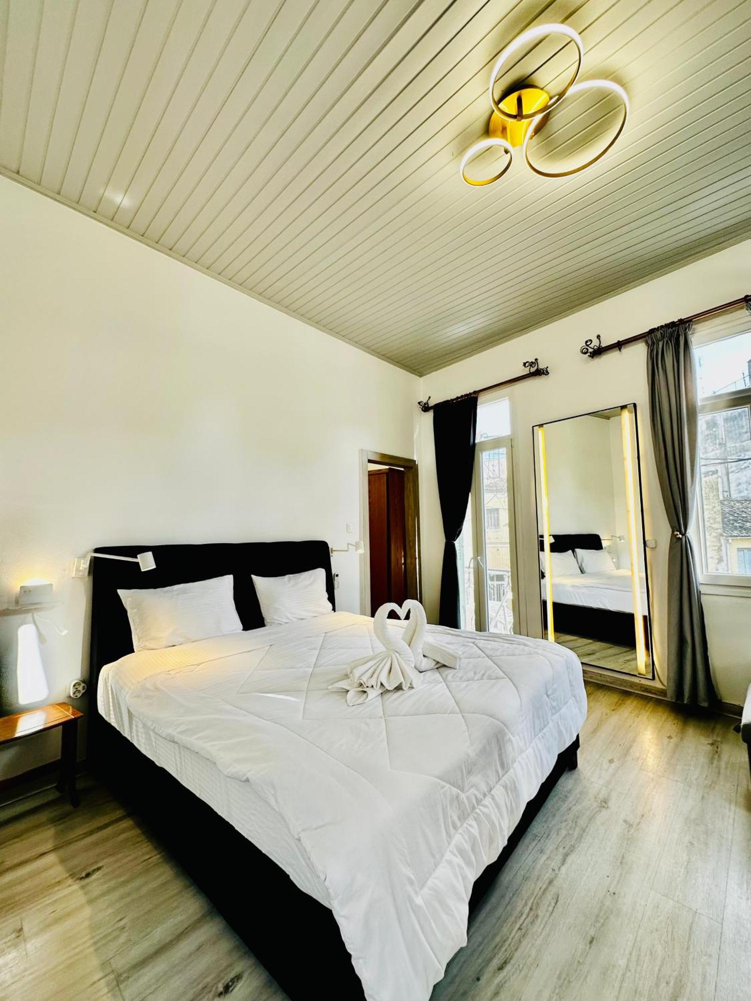 Travelers Luxury Suites, Studios & Apartments Corfu  Zewnętrze zdjęcie