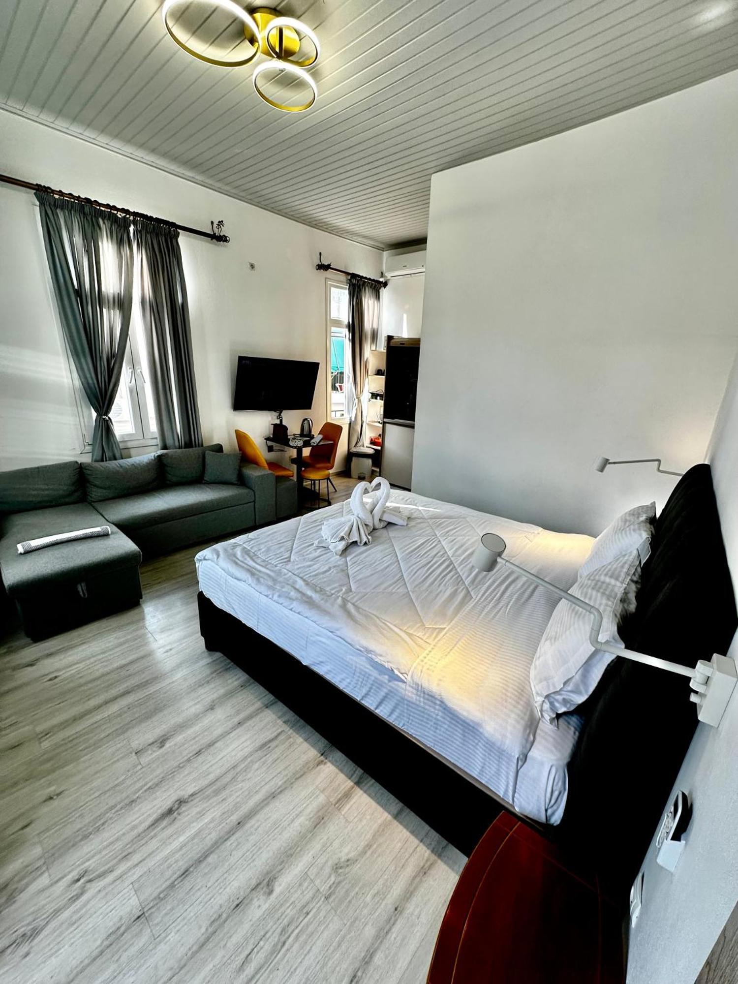 Travelers Luxury Suites, Studios & Apartments Corfu  Zewnętrze zdjęcie